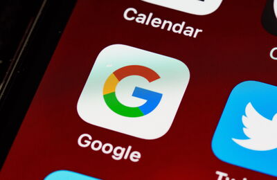 google sur l'écran du smartphone